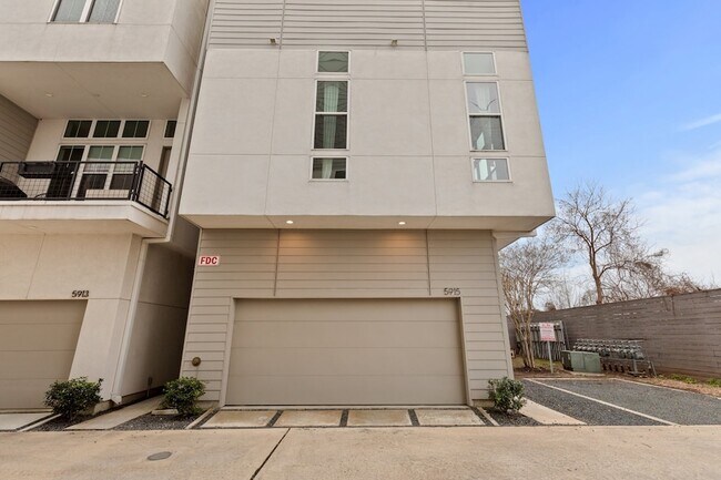 Foto del edificio - 5915 E Post Oak Ln