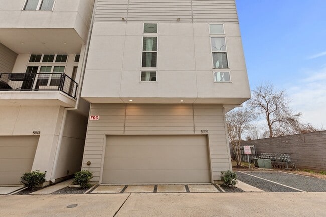 Photo - 5915 E Post Oak Lane Unit House