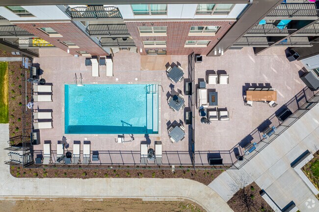 Building Photo - Lyra