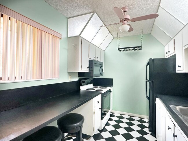 Building Photo - 924 SW 9th Street Cir