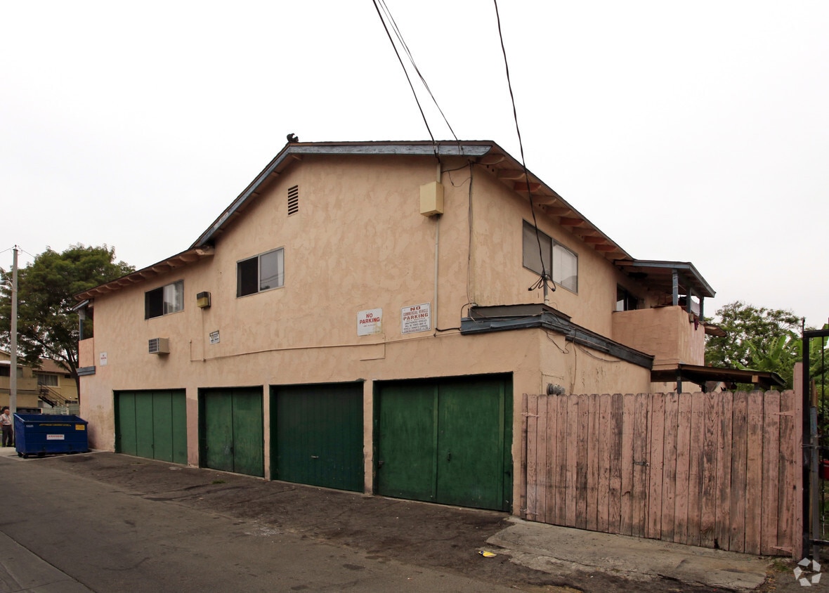 Building Photo - 302 E Wakefield Ave