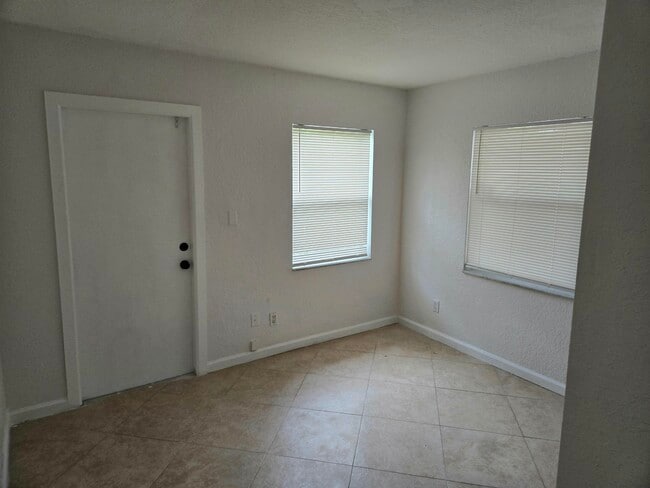 Foto del edificio - 10207 NW 82nd St