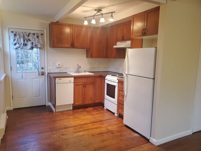 Building Photo - Apartment Availabile, near Children's Hospital and University of Washington