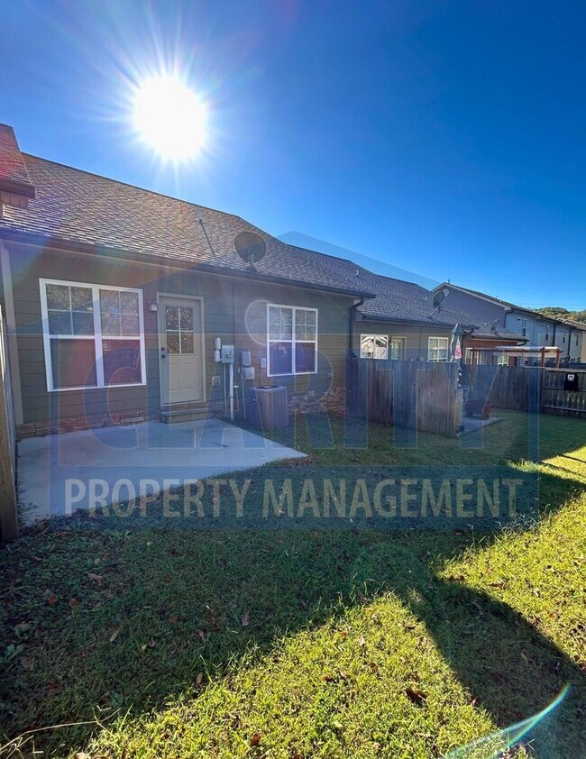 Foto del edificio - Single-level two bedroom townhome!