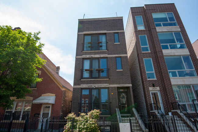Building Photo - 2427 W Augusta Blvd