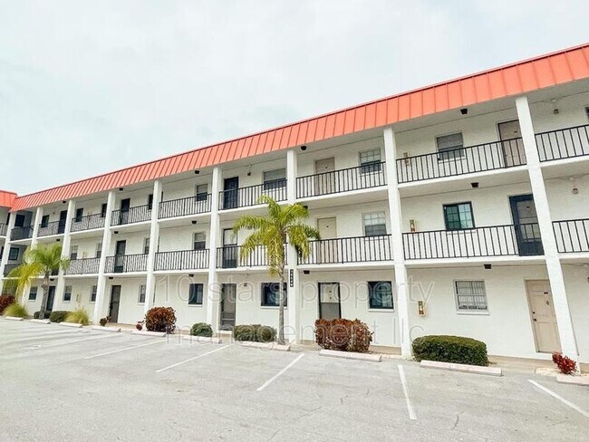 Building Photo - 10540 77th Terrace
