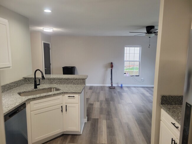 Building Photo - 107 E Hunters Rdg