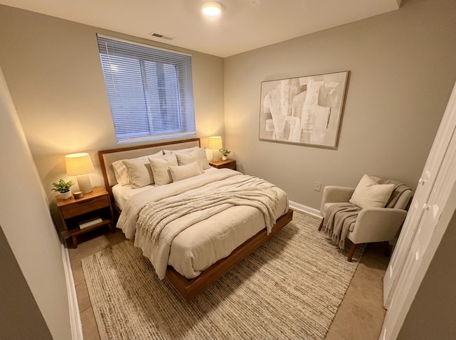 Building Photo - 2026 Move-In Special – $500 LEASE SIGNING BONUS!! Renovated 3-Bedroom Apartment in Prime SE DC Lo...