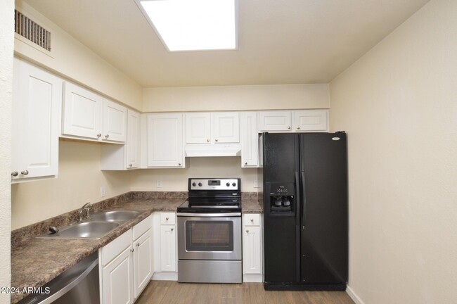Building Photo - 2719 E Tierra Buena Ln