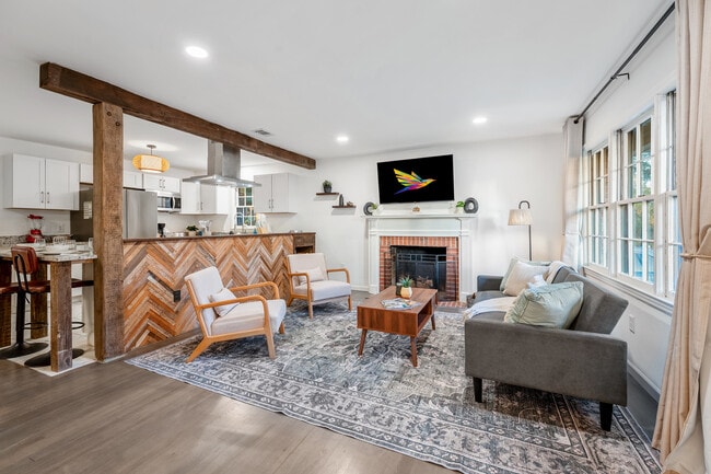 Building Photo - 1464 E 41st St