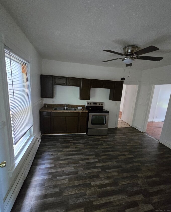 Building Photo - 6 E Raymond St