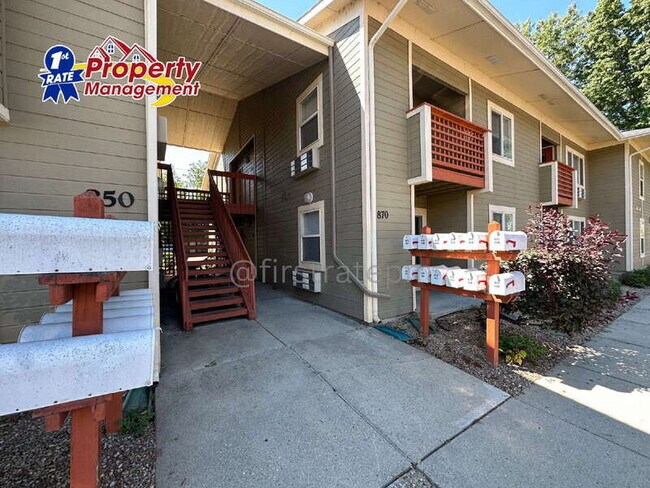 Building Photo - 850 W Belmont Cir