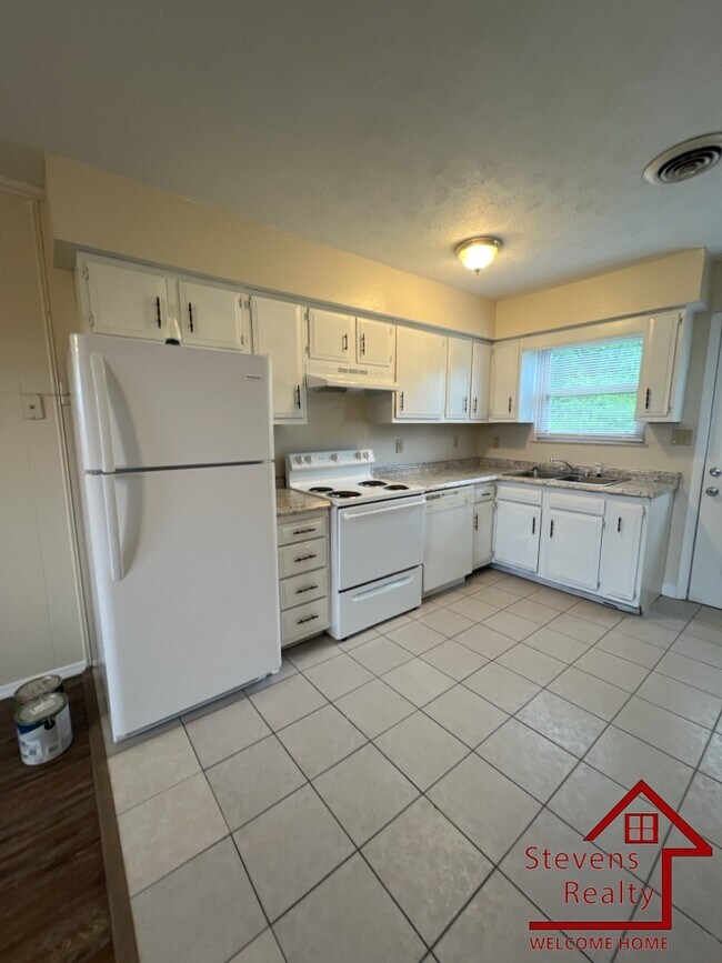 Building Photo - 1203 Mountain View Dr