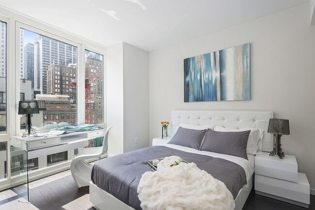 Building Photo - 878 Seymour St