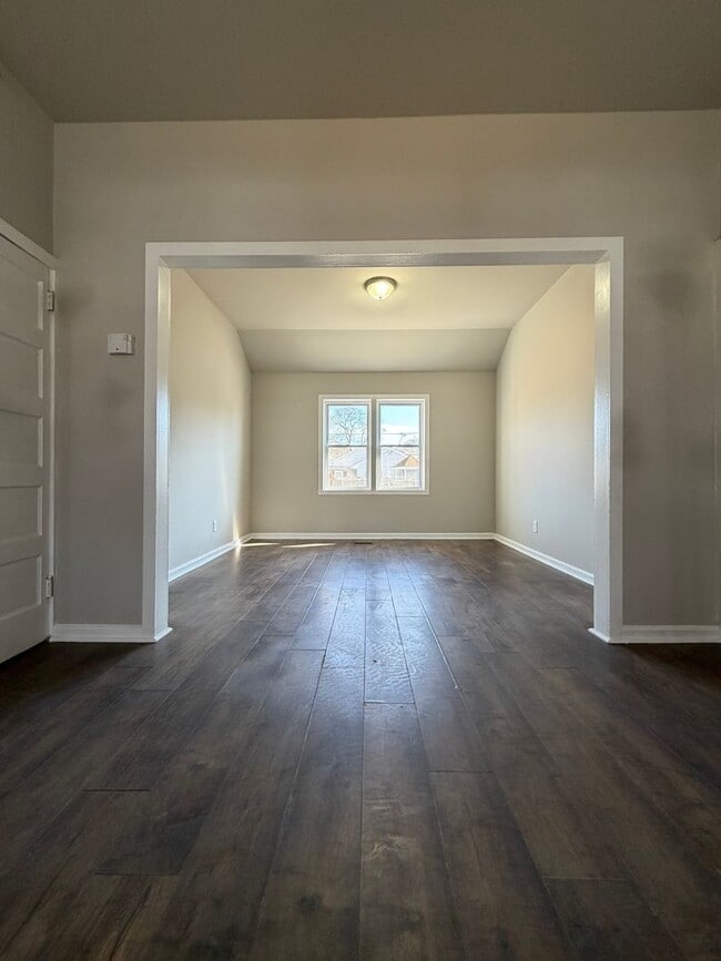 Foto del edificio - Bristol Borough-Three Bedroom Home Available Mid February