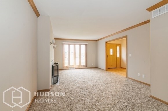 Building Photo - AVAILABLE NOW! - 1177 SUNNYSLOPE DR, CROWN...