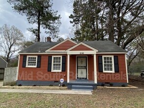 Building Photo - 1541 Delano Ave