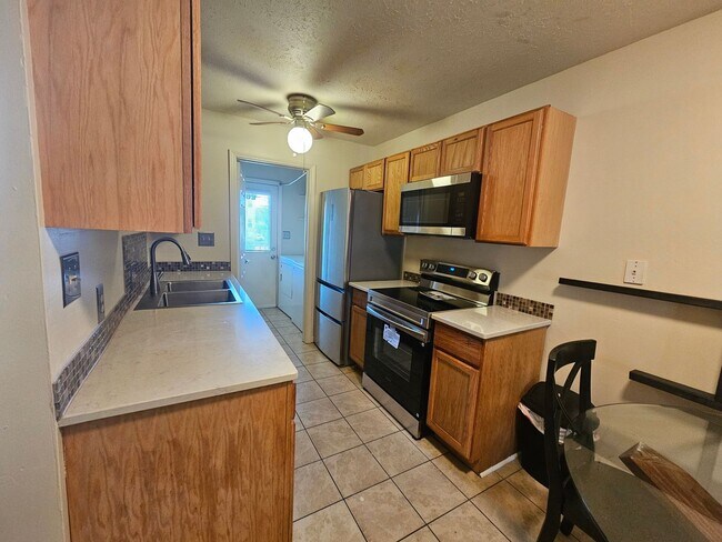 Building Photo - Courtyard II