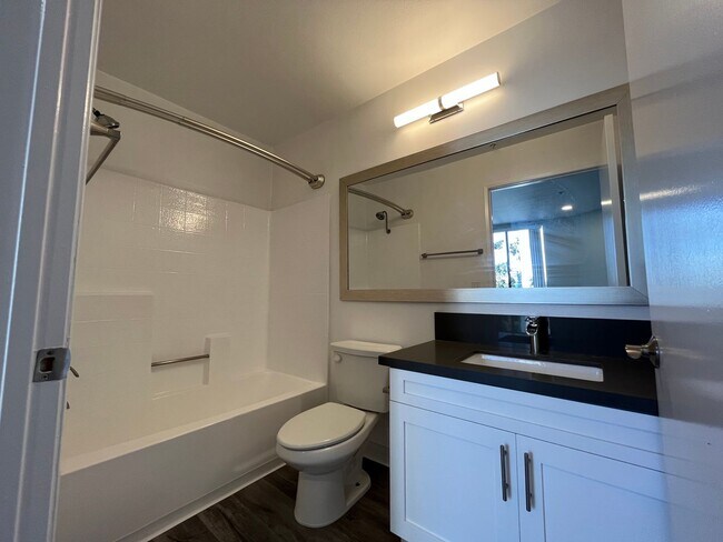 Interior Photo - 1223 Federal Ave