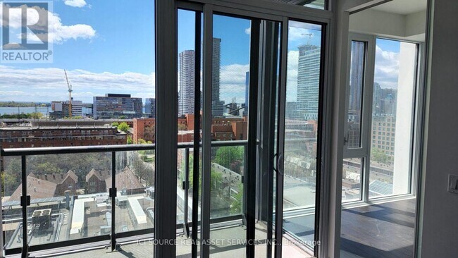 Photo du bâtiment - 158 Front St E