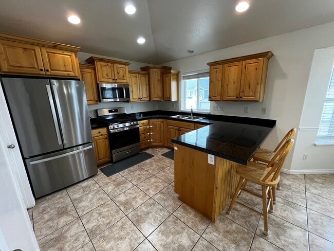 Building Photo - 1007 W 1500 S