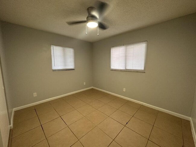 Foto del edificio - 709 SE 8th Terrace