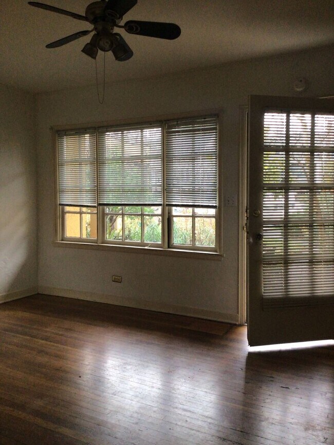 Foto del edificio - 5244-5308 NE Wistaria Drive