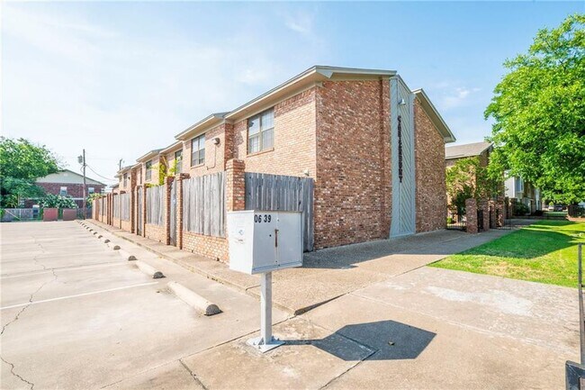 Building Photo - 1310 Speight Ave