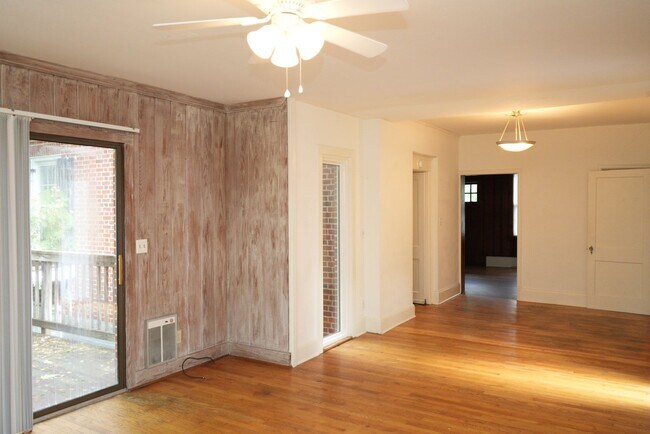 Foto del edificio - 2205 Stadium Rd