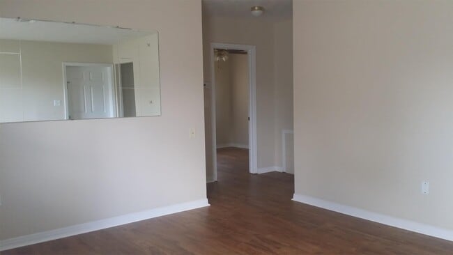Building Photo - 1185 Biscayne Dr