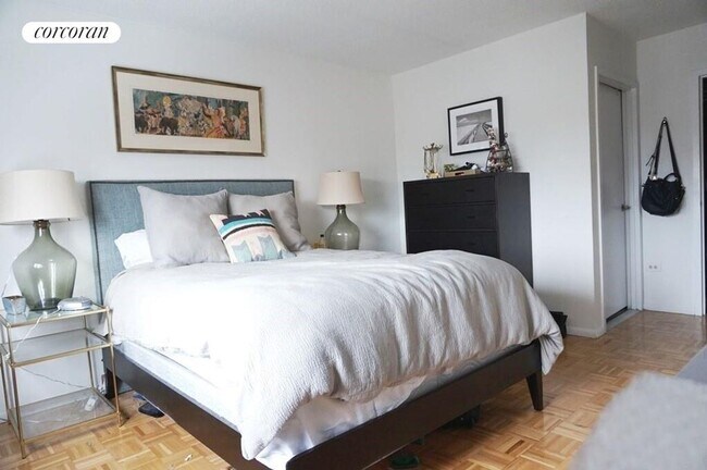 Foto del edificio - 225 8th Ave