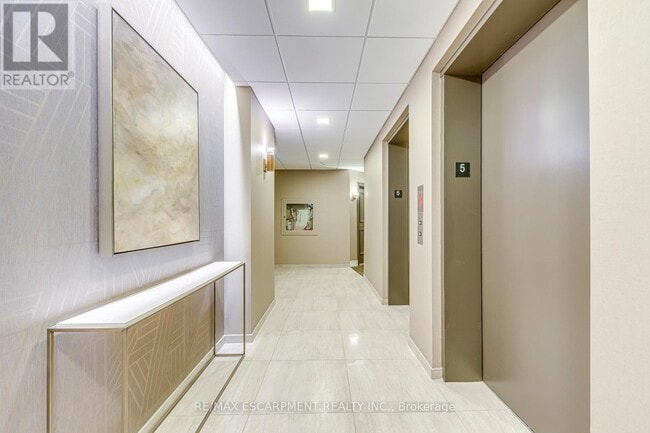 Photo du bâtiment - 399 Elizabeth St