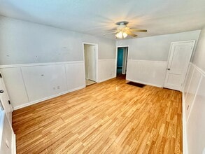 Building Photo - 900 E Rose Dr
