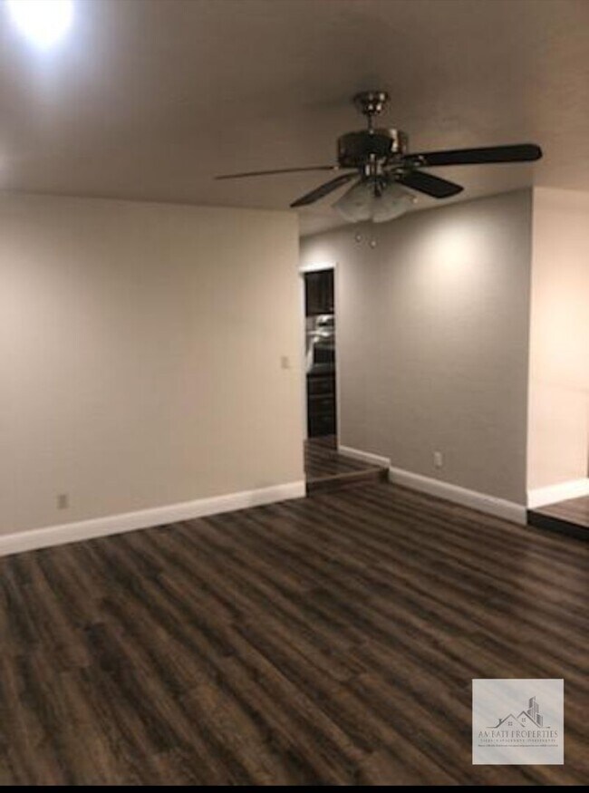 Building Photo - Beautiful 4 bedroom 2 bath home!