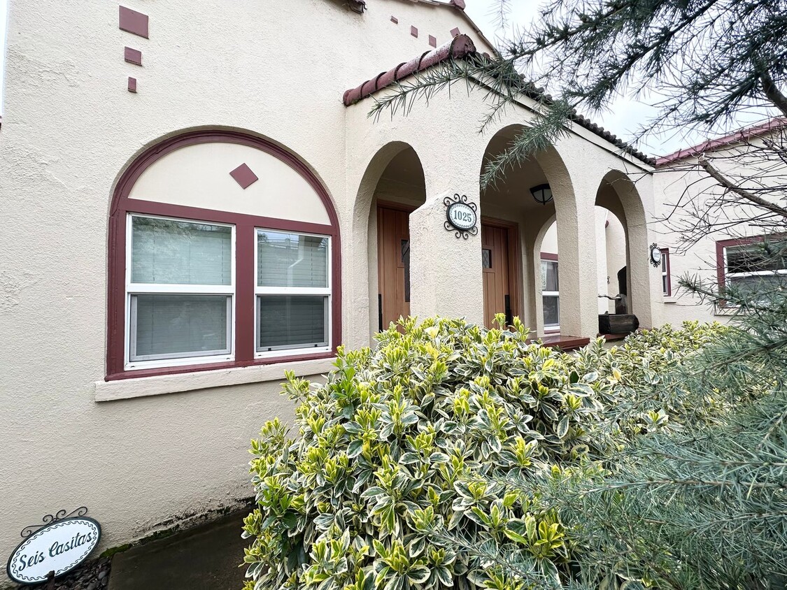 Primary Photo - Beautiful Vintage 1 BR in Kerns Neighborhood!