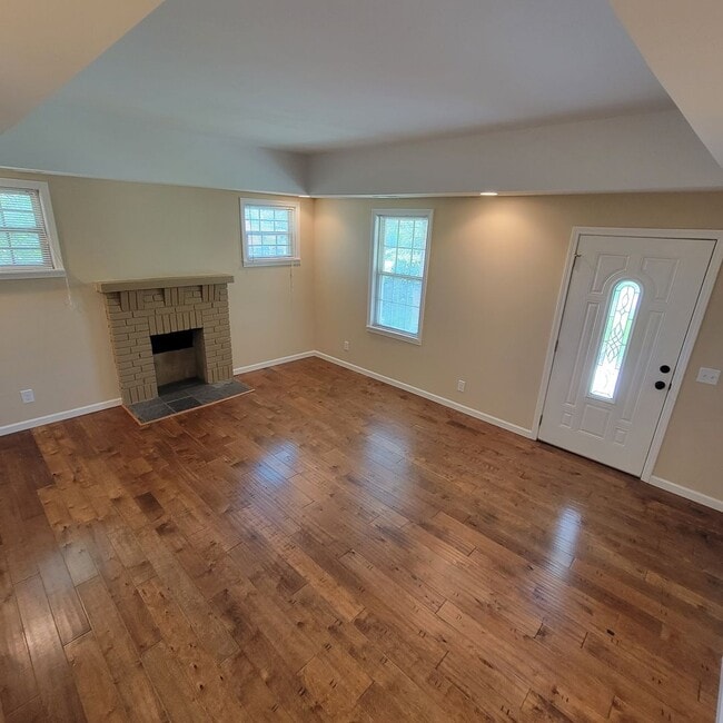 Building Photo - 4/2 Bungalow in Algood City Limits