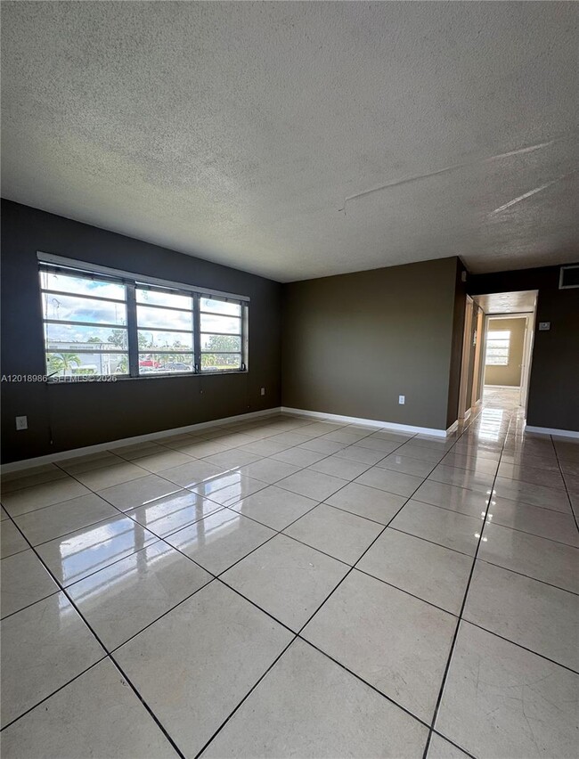 Foto del edificio - 65 NE 202nd Terrace
