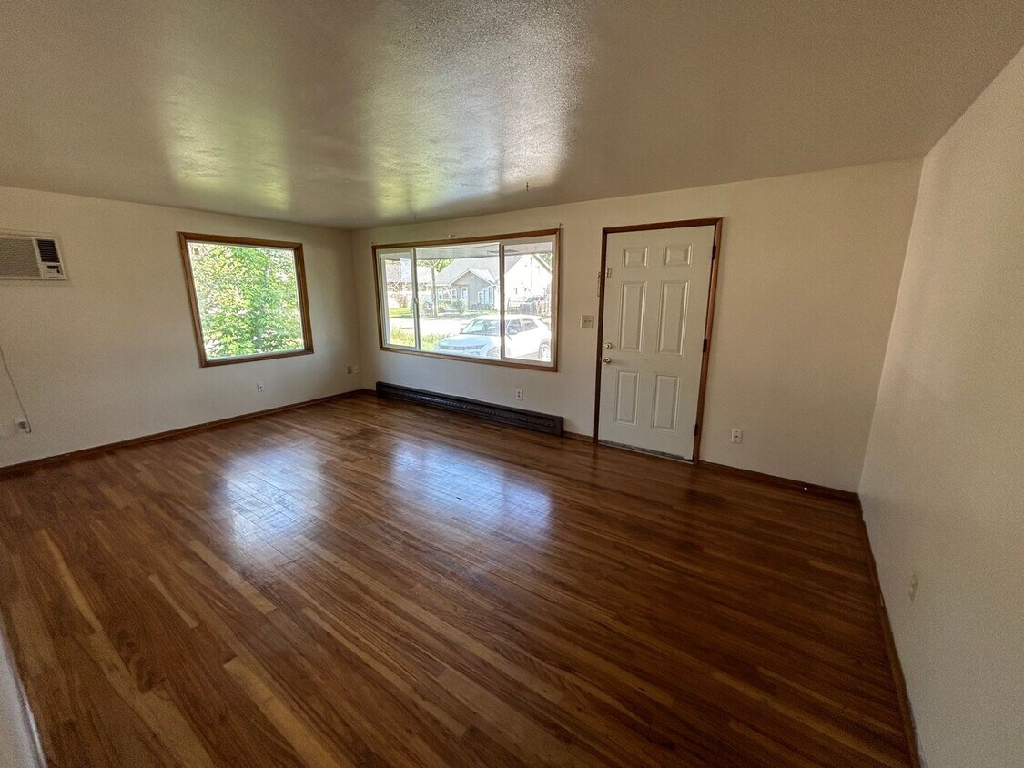 Primary Photo - 10311 - 10315 E 8th Ave
