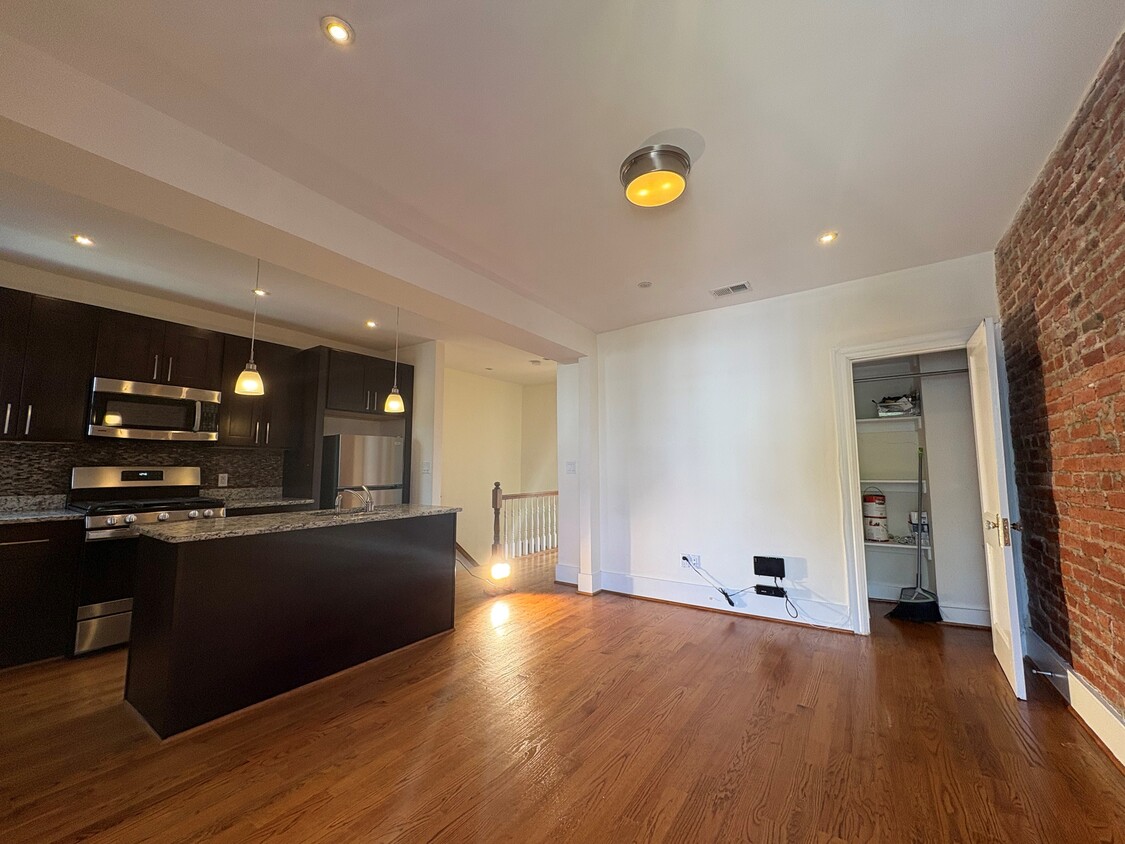 Foto principal - 719 Otis Pl NW