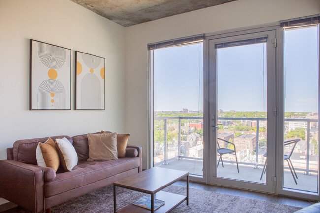 Foto del edificio - 1840 N Farwell Ave