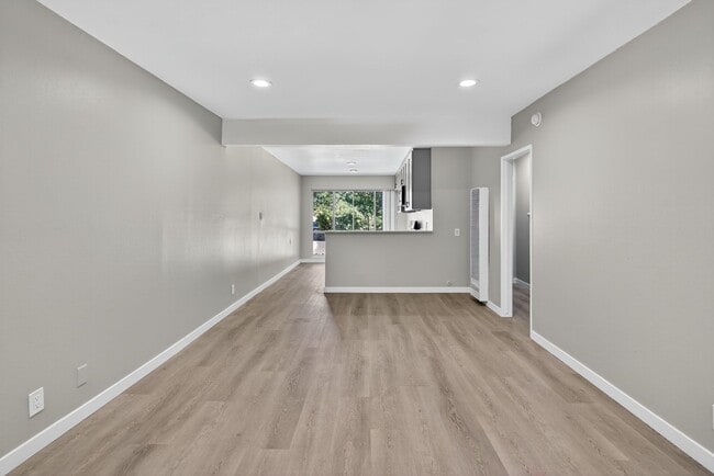 Building Photo - 10442 Lampson Ave