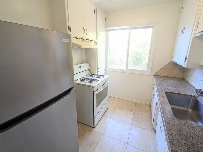 Building Photo - 1547 Orange Grove Ave