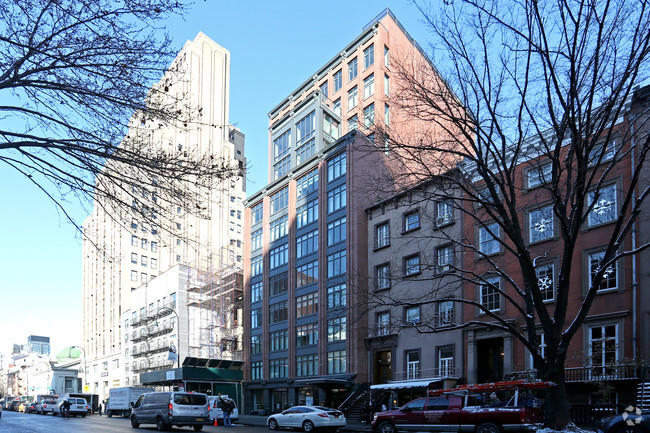 Building Photo - Village Green West