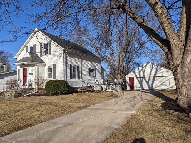 Building Photo - 141 S Willow St