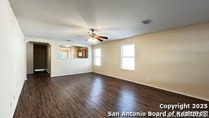 Foto del edificio - 7731 Silver Grove