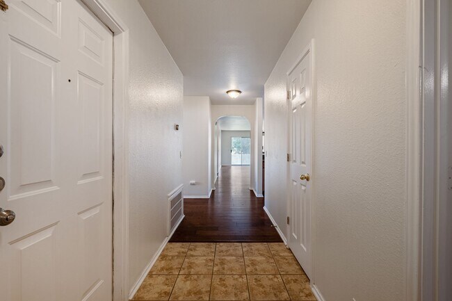 Building Photo - Peaceful 3 Bedroom, 2 Bath, Cul-De-Sac Home w/ Bedroom Like Office