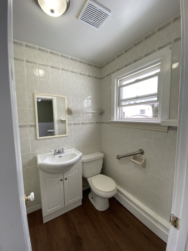 Photo du bâtiment - 115-115 Bayview Dr