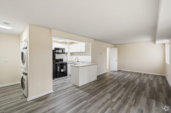 Interior Photo - 101 N Ripley