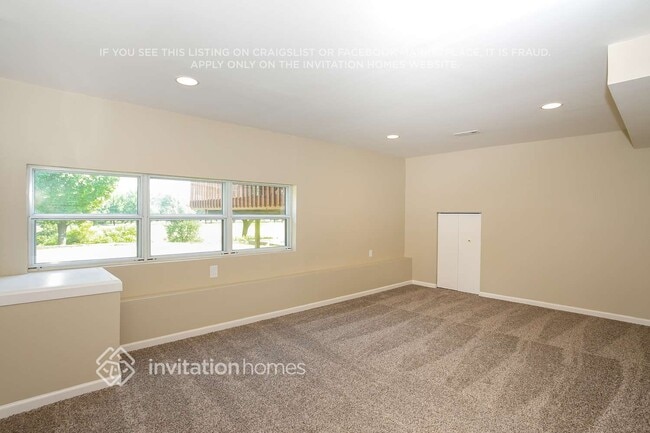 Building Photo - 484 Columbine Ln