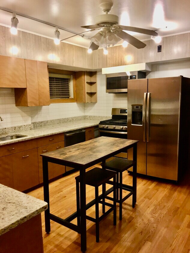 Primary Photo - 2347 W 24th St